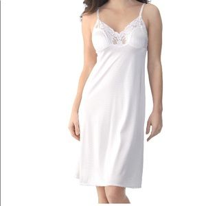 Vassarette Full Body Slip